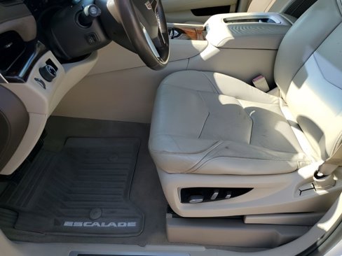 Used 2016 Cadillac Escalade ESV Luxury image 31