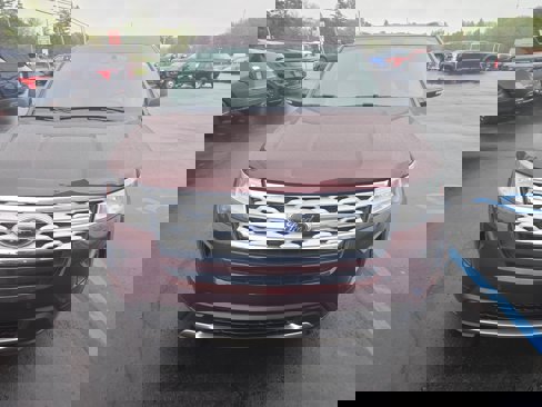Used 2019 Ford Explorer XLT w/ Equipment Group 202A image 3