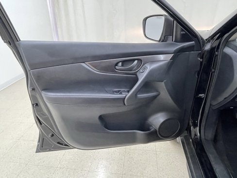 Used 2019 Nissan Rogue S image 17