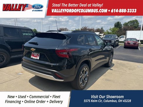 Used 2024 Chevrolet Trax LT w/ LT Convenience Package image 9