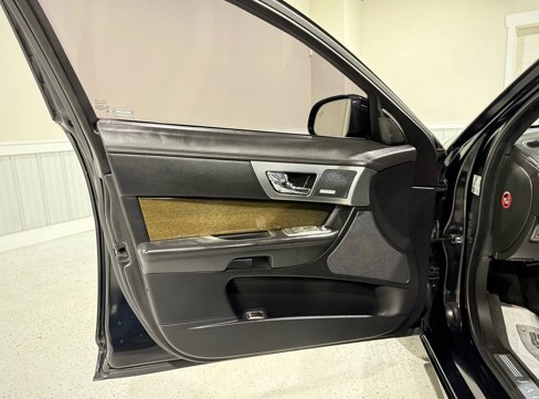 Used 2011 Jaguar XF R image 7