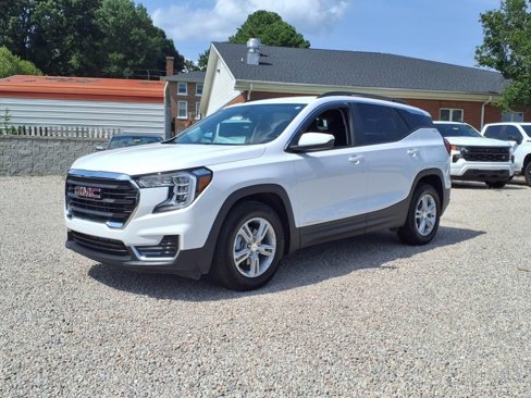 Used 2022 GMC Terrain SLE w/ Driver Convenience Package image 3