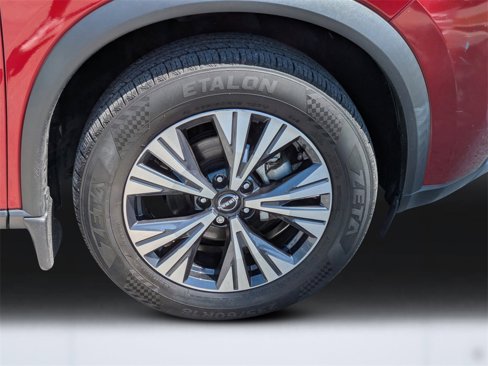 Used 2023 Nissan Rogue SV image 11