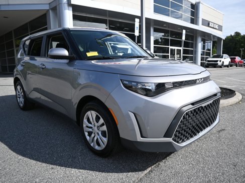 Used 2023 Kia Soul LX image 3