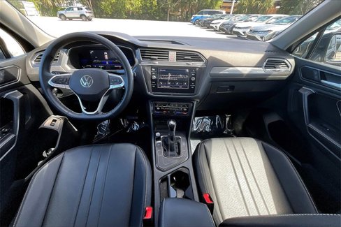 Certified 2022 Volkswagen Tiguan SE w/ Panoramic Sunroof Package image 3