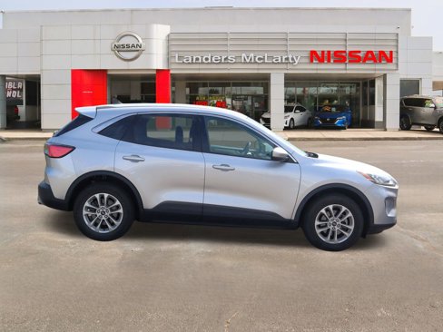 Used 2020 Ford Escape SE image 2