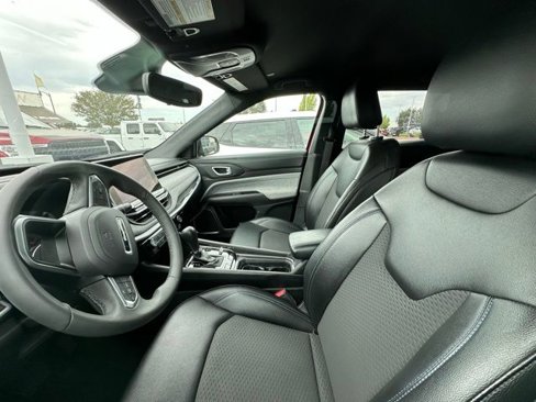 New 2024 Jeep Compass Latitude image 8