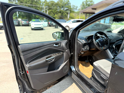 Used 2015 Ford Escape SE w/ Cargo Utility Package image 10