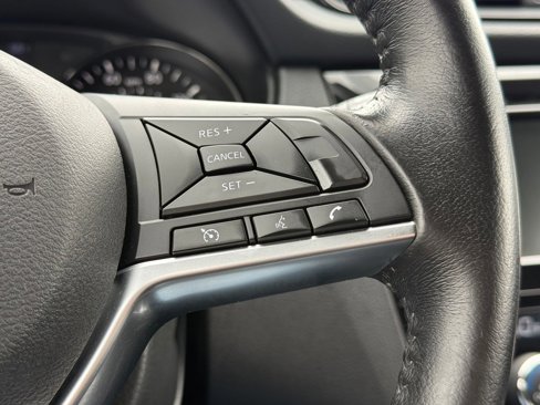 Used 2018 Nissan Rogue SV image 14