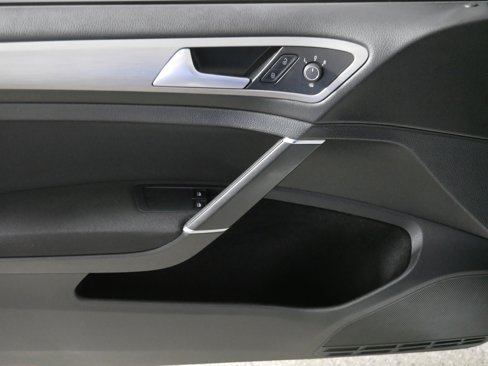 Used 2016 Volkswagen Golf 2-Door image 19