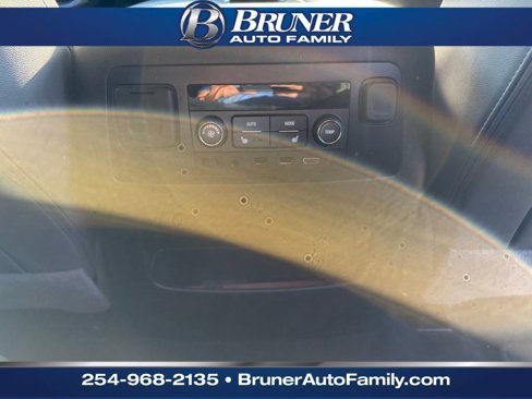 Used 2018 Chevrolet Suburban LT image 7