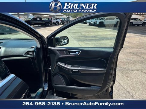 Used 2022 Ford Edge Titanium image 15