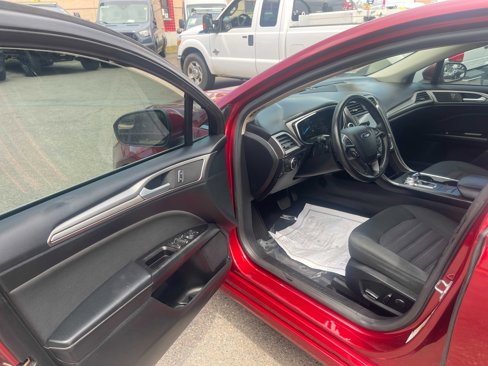 Used 2017 Ford Fusion SE w/ Fusion SE Technology Package image 16