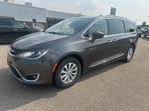 Used 2019 Chrysler Pacifica Touring-L image 1