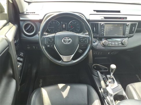 Used 2018 Toyota RAV4 Platinum image 3