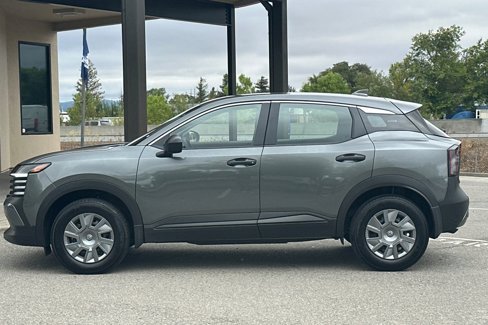 Used 2025 Nissan Kicks S w/ Charging Package image 7