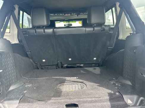 Used 2016 Jeep Wrangler Unlimited Rubicon image 30