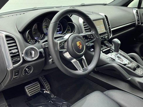 Used 2015 Porsche Cayenne S image 4