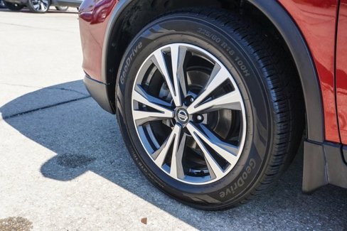 Used 2019 Nissan Rogue SV w/ Premium Package image 10