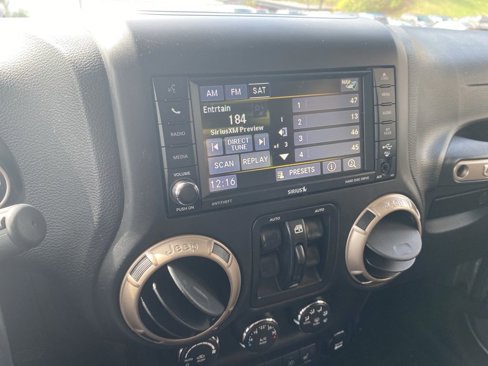 Used 2017 Jeep Wrangler Unlimited Sahara image 13
