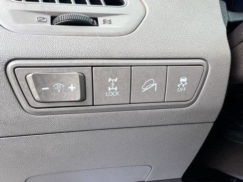 Used 2010 Hyundai Tucson Limited image 25