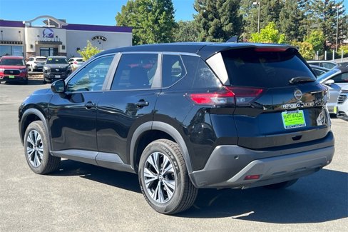 Used 2023 Nissan Rogue SV image 3