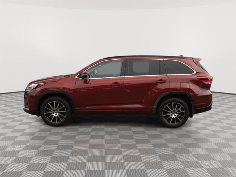 Used 2018 Toyota Highlander SE image 23