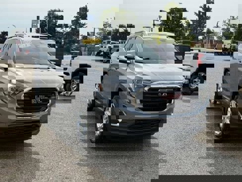 Used 2021 GMC Terrain SLE w/ Driver Convenience Package image 4
