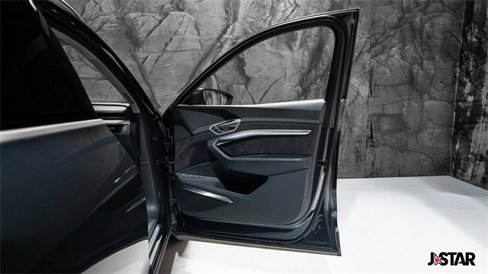 Used 2019 Audi e-tron Prestige w/ Prestige Package image 8