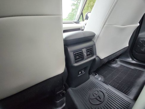 Used 2021 Toyota RAV4 XLE Premium image 26
