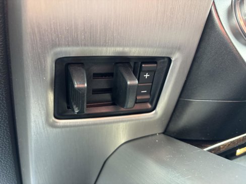 Used 2015 Ford F150 Platinum w/ Equipment Group 701A Luxury image 27