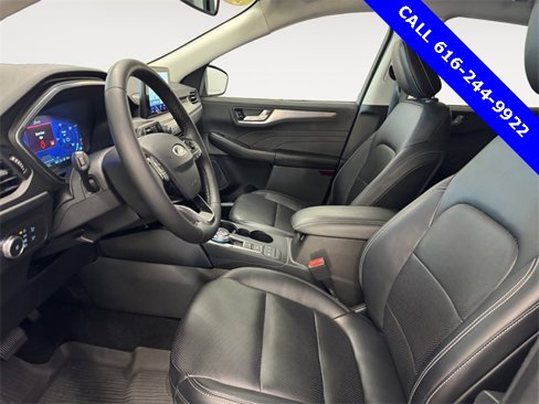 Used 2022 Ford Escape Titanium image 6