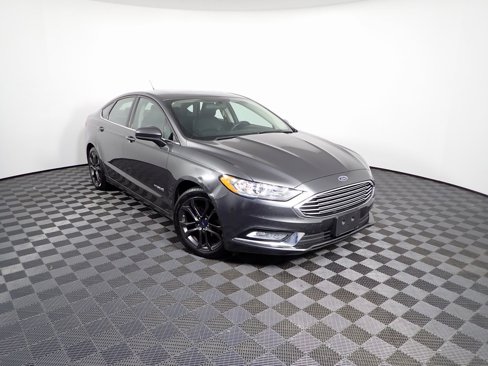 Used 2018 Ford Fusion SE w/ Equipment Group 601A image 7