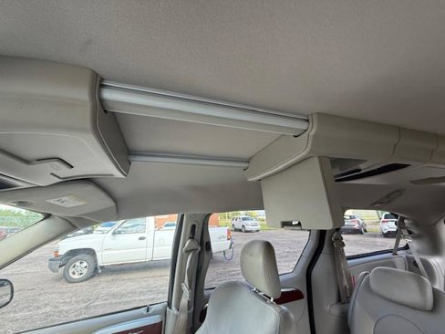 Used 2006 Chrysler Town & Country Limited w/ Trailer Tow Prep Group image 19