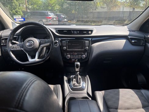 Used 2022 Nissan Rogue Sport SV w/ Technology Package image 31