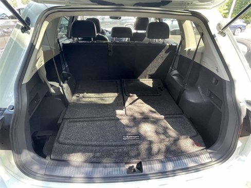 Used 2021 Volkswagen Tiguan SE image 8