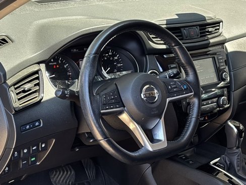 Used 2020 Nissan Rogue SV w/ Premium Package image 11