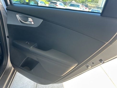 Used 2023 Kia Forte LXS image 29