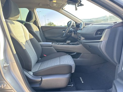 Used 2023 Nissan Rogue SV image 26