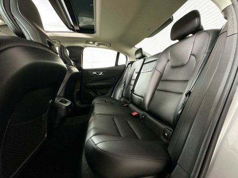 Certified 2025 Volvo S60 B5 Core image 23