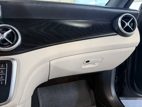 Used 2018 Mercedes-Benz CLA 250 image 32