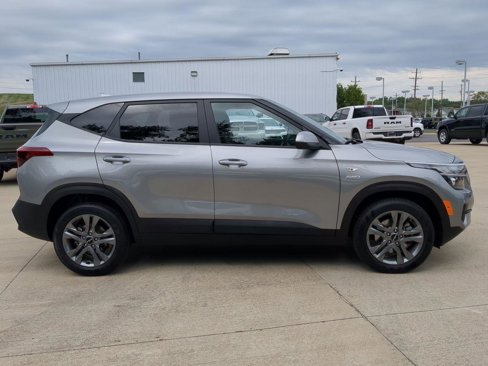 Used 2023 Kia Seltos LX image 7