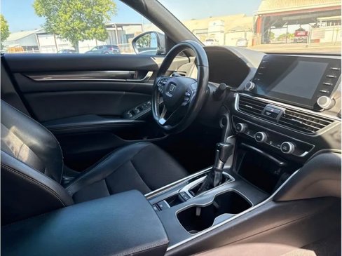 Used 2018 Honda Accord Sport image 7