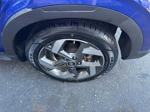 Used 2023 Hyundai Venue SEL image 14