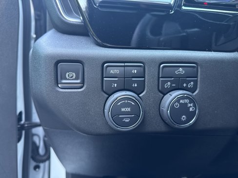 Certified 2025 Chevrolet Silverado 1500 LT image 27