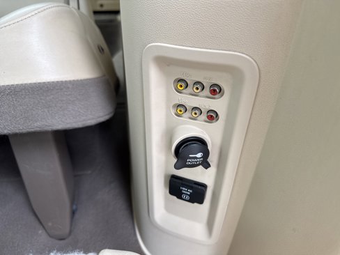 Used 2010 Chrysler Town & Country Limited w/ Entertainment Group #3 image 12