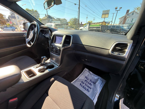 Used 2018 Jeep Grand Cherokee Laredo image 22