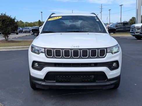 Used 2023 Jeep Compass Latitude image 2