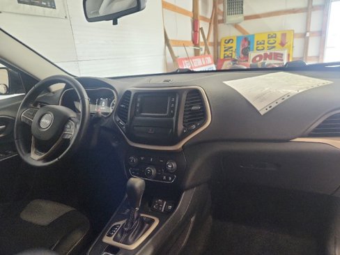 Used 2014 Jeep Cherokee Latitude image 11