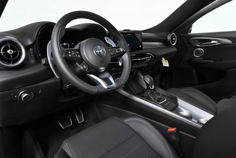 New 2024 Alfa Romeo Tonale Veloce image 7